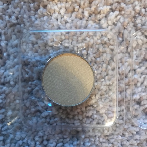 2 NEW Anastasia Beverly Hills Eyeshadows - Picture 4 of 8